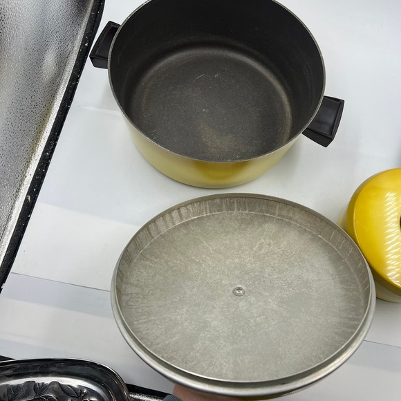 Vintage MidCentury Modern Yellow 2 Pot Set Sauce Pan Soup Pan 1 & 5 Quart 1970's - Picture 8 of 11